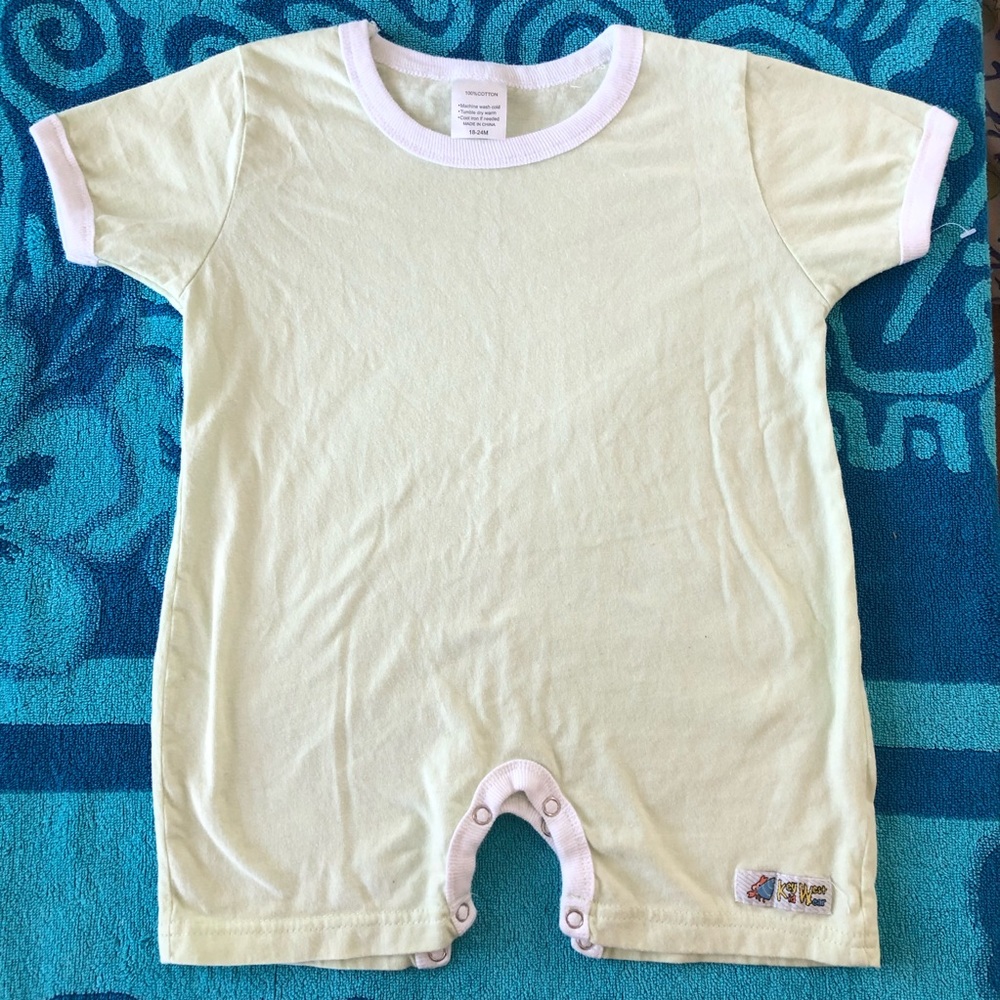 *vintage* toddler onesie 🌴